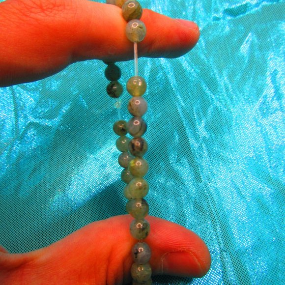 Labradorite 6mm Round 7" Stretchy Gemstone Bracelet - Picture 3 of 3